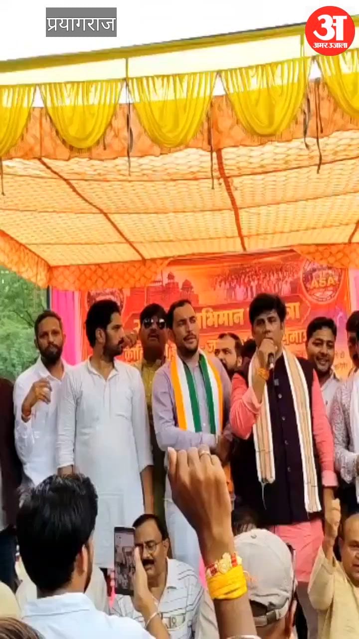 जाति नहीं आर्थिक आधार पर मिले आरक्षण, पदयात्रा निकालकर किया प्रदर्शन