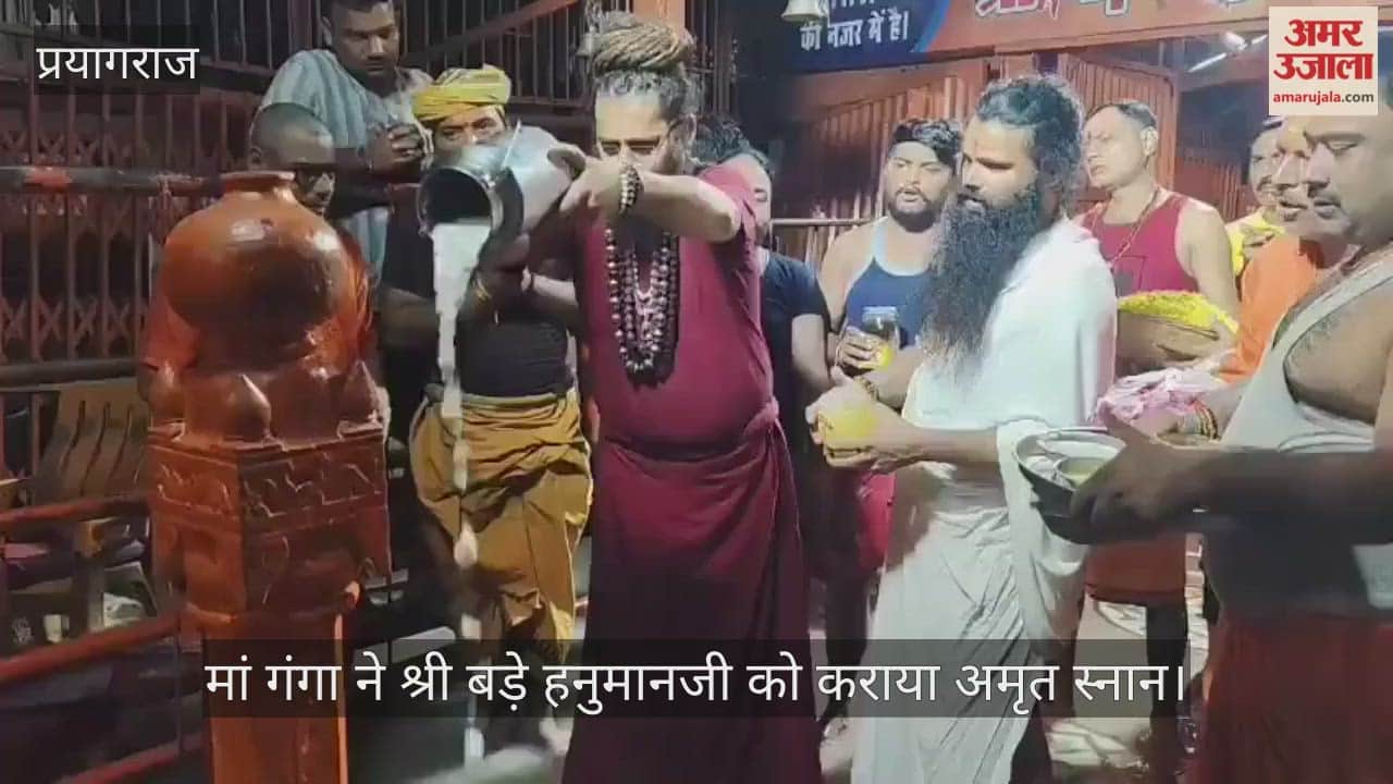 Mother Ganga bathes Shri Bade Hanumanji in nectar; chants of 'Jai' resound.