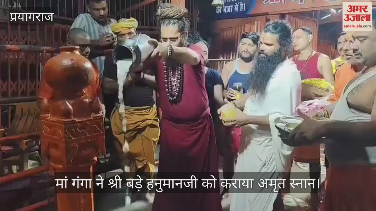 Mother Ganga bathes Shri Bade Hanumanji in nectar; chants of 'Jai' resound.
