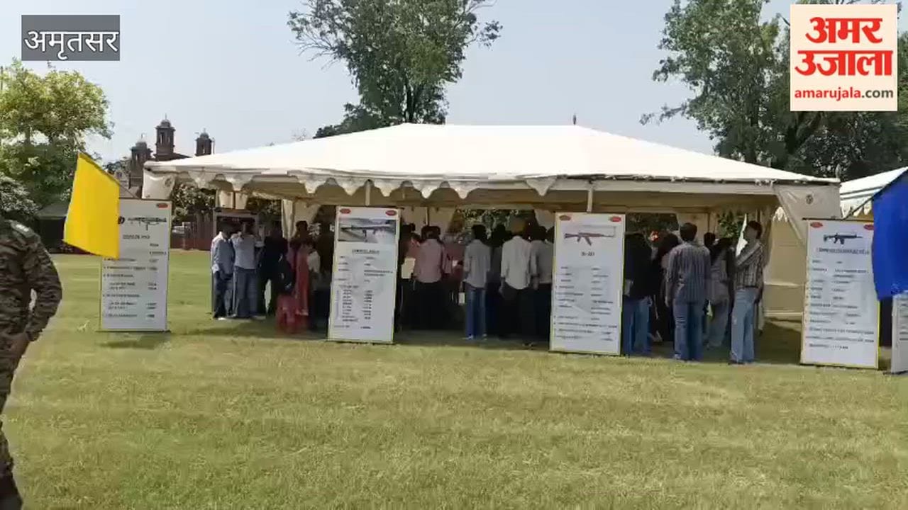 Students at Khalsa College viewed the Army's state-of-the-art weapons.