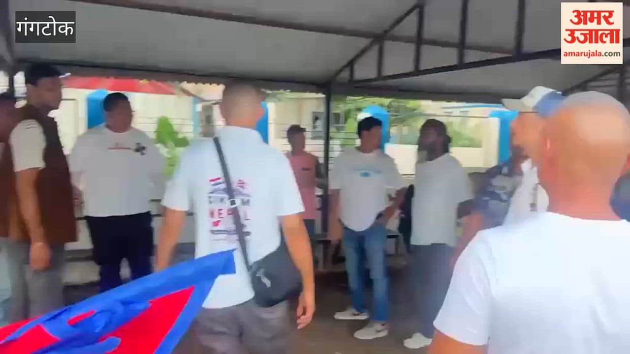 Sikkim Relief Team Welcomed at Kakarbhitta Along India-Nepal Border