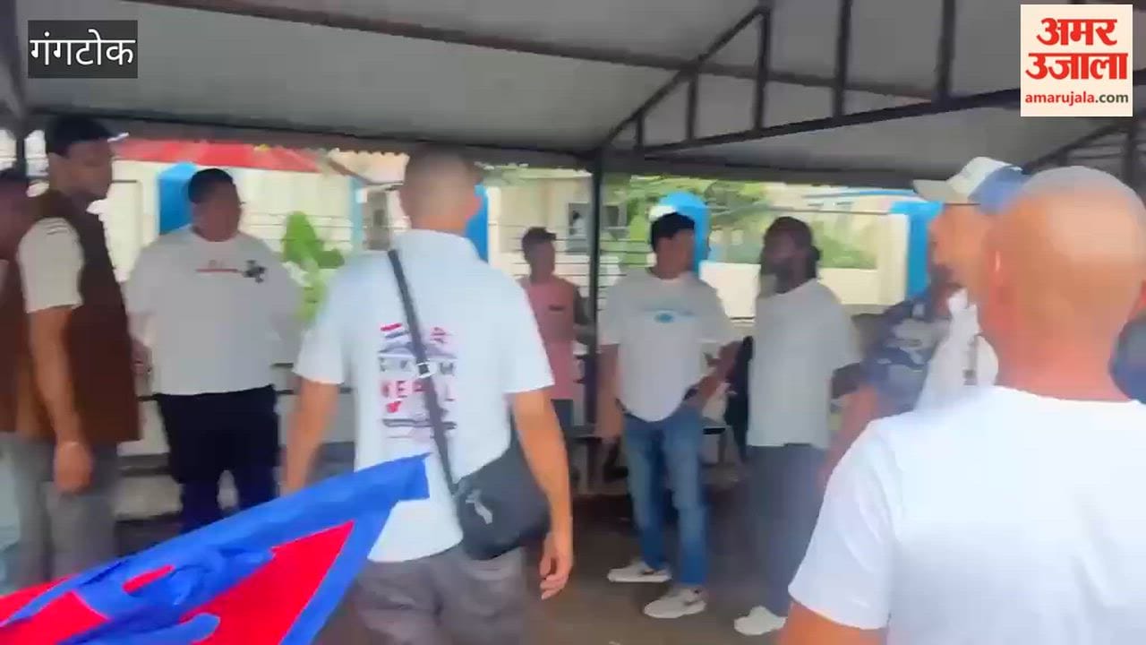 Sikkim Relief Team Welcomed at Kakarbhitta Along India-Nepal Border
