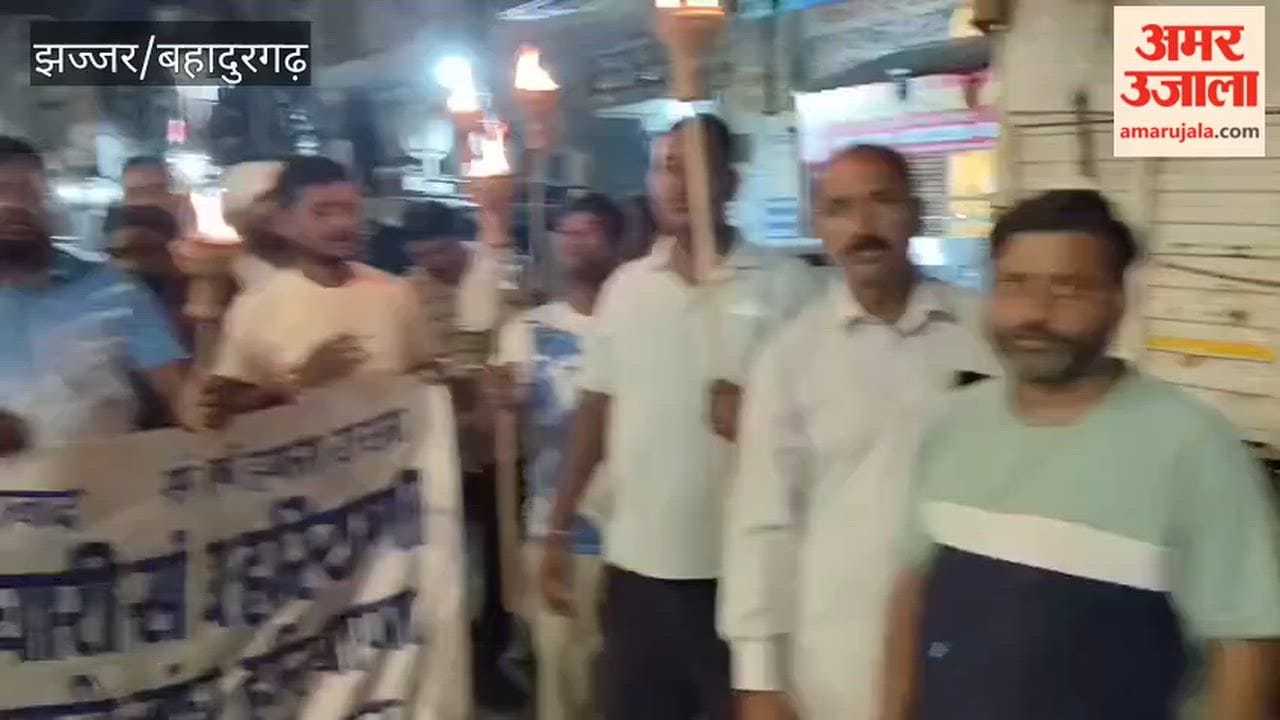 Sanitation workers expressed their resentment by taking out a torchlight procession.