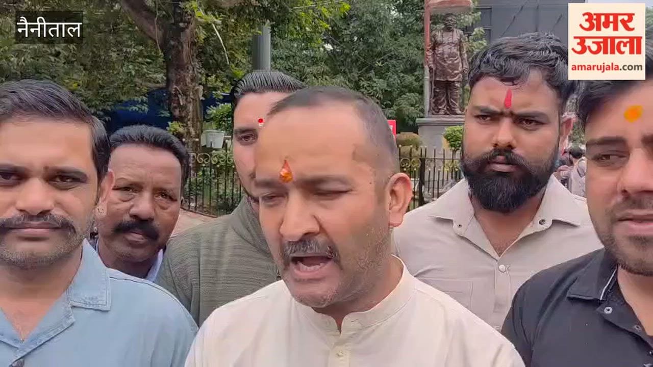 BJP Scheduled Caste Front officials burnt the effigy of Congress in nainital