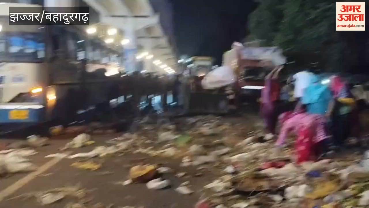 Administration team arrives in Bahadurgarh to collect garbage; clash with sanitation workers; allegations of lathi-charge.