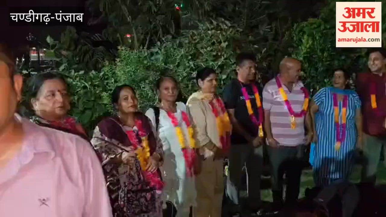 MLA flags off bus from Ferozepur for Haridwar-Rishikesh pilgrimage.