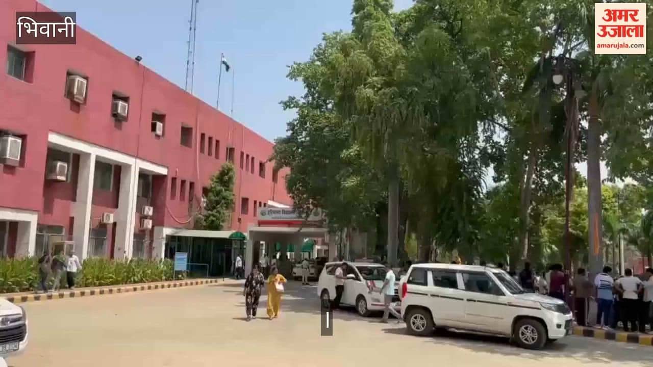 Candidates gathered at the Bhiwani Board headquarters over errors in the HTET; the Secretary assured a resolution within three weeks.
