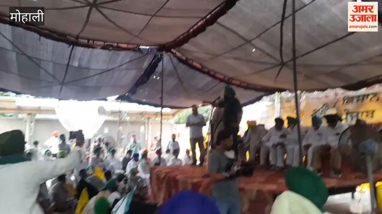 Farmers roar at the Mahapanchayat.