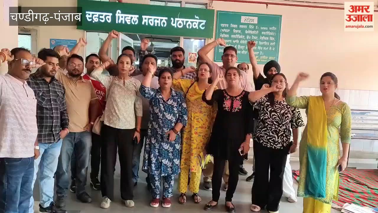 Health workers' strike in Pathankot continues for the 22nd day.