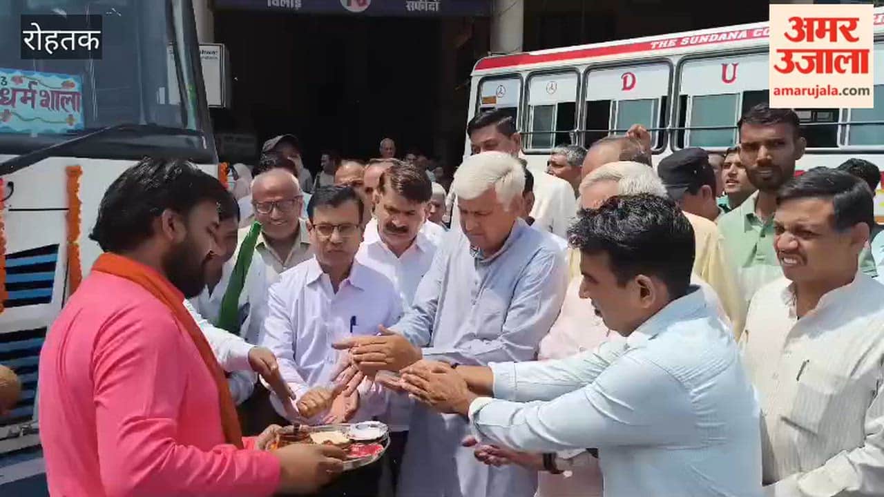 Former Minister Manish Grover flagged off a new bus from Rohtak to Dharamshala.
