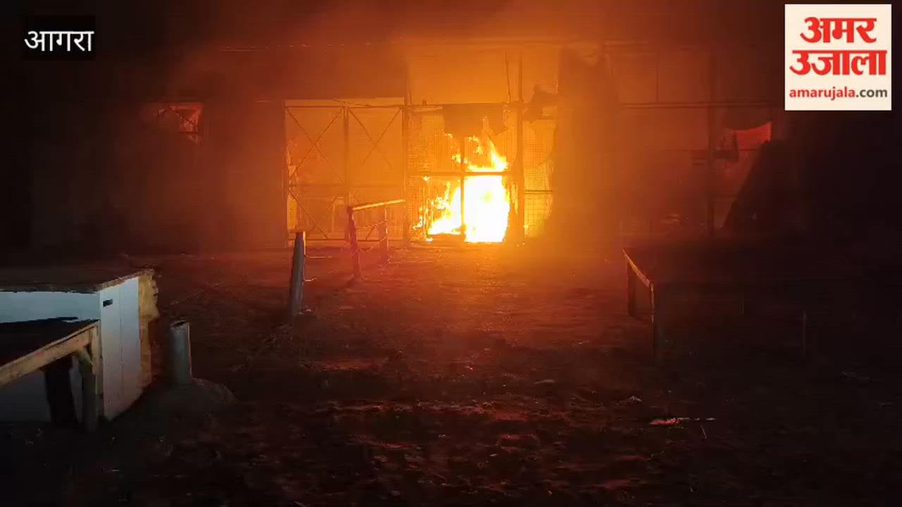 Massive fire breaks out at fruit shop in Agra Sikandra Mandi