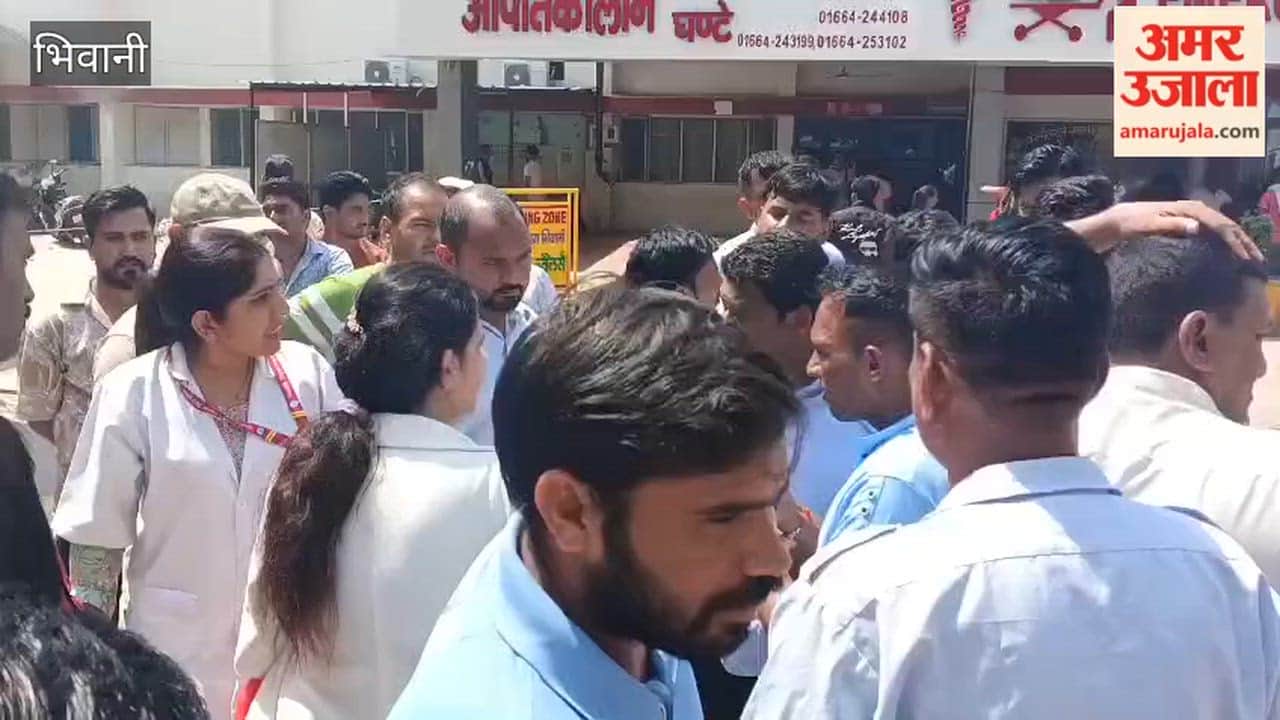 Contractual employees at the District Civil Hospital in Bhiwani are up in arms, demanding payment of outstanding salaries.