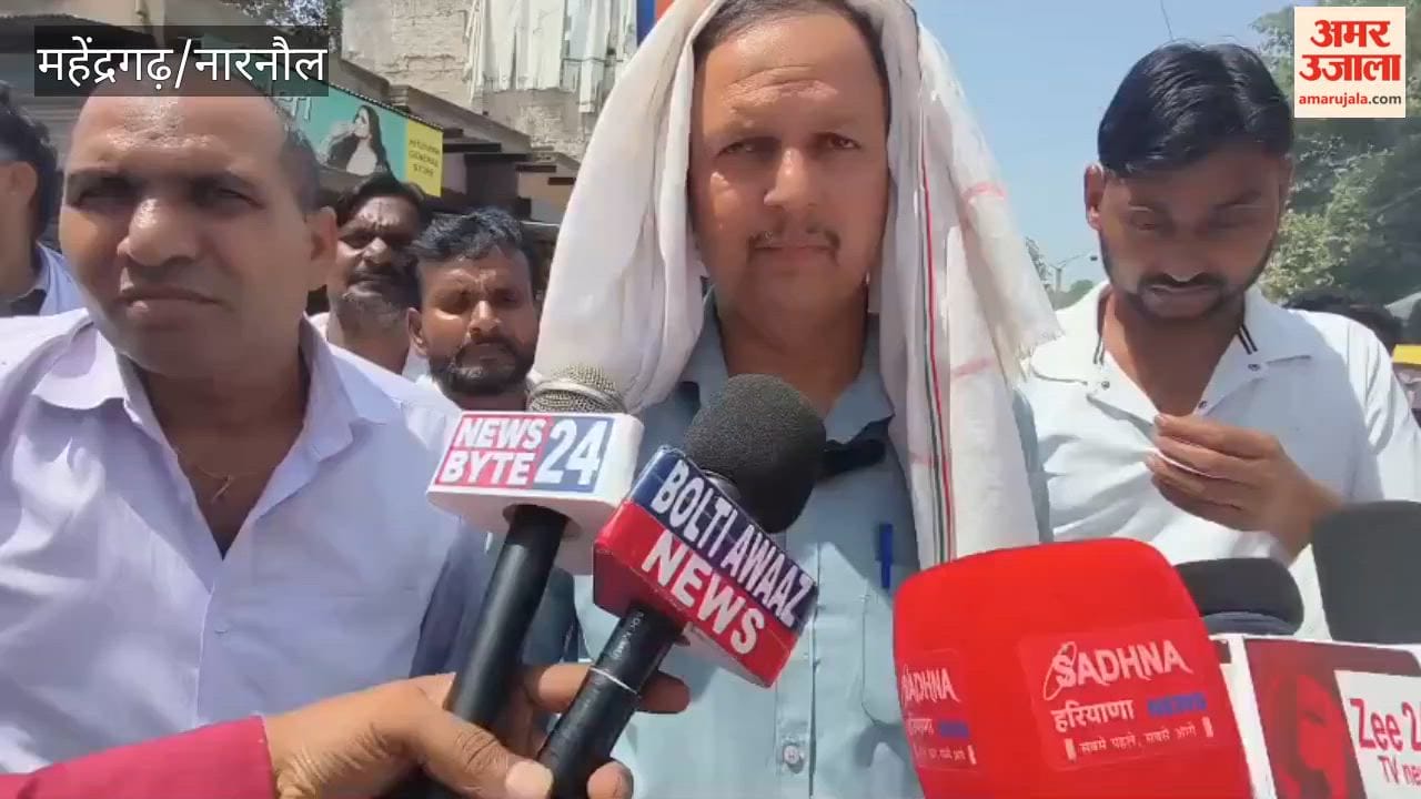 Mahendragarh sanitation workers burn effigy; appeal to the government to accept their demands.