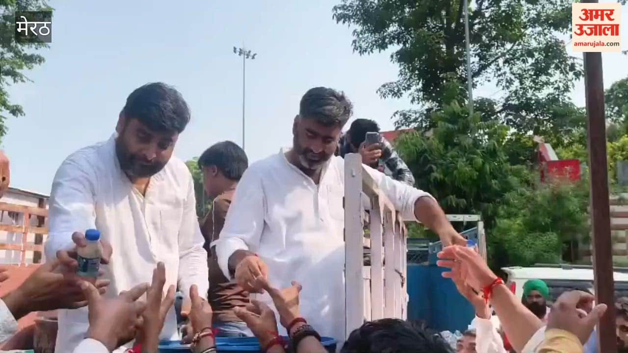 Meerut: Atul Pradhan Joins Farmers’ Mahapanchayat, Distributes Bananas and Cold Drinks