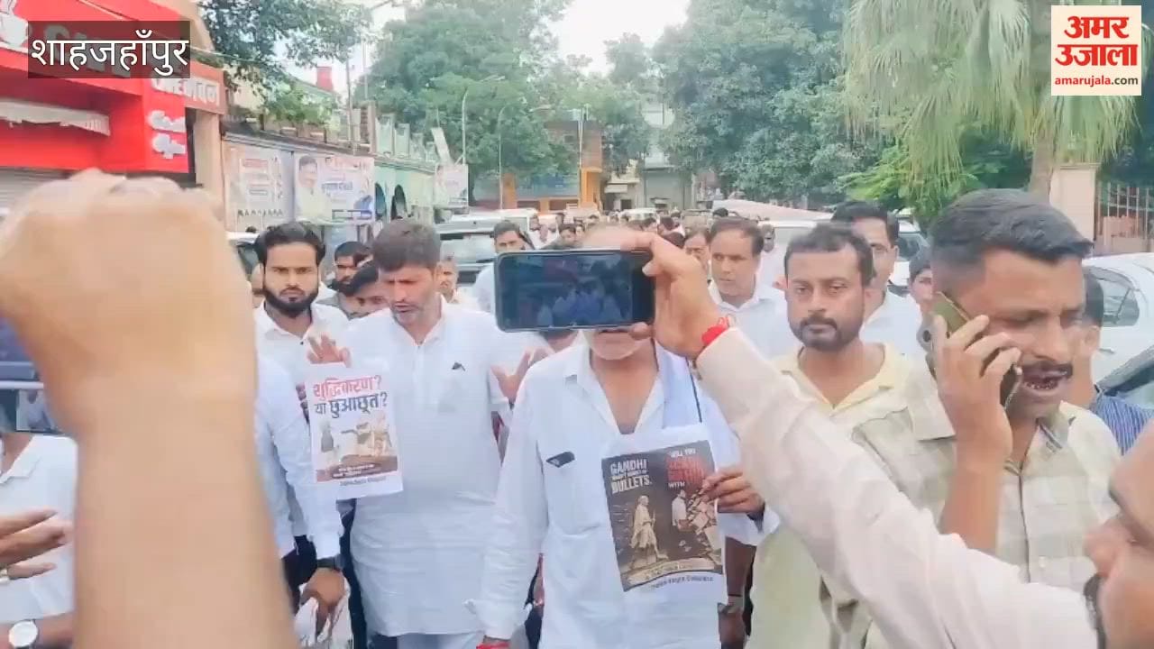 Congress workers took out a procession to protest against the case registered against Rahul Gandhi; police stopped them