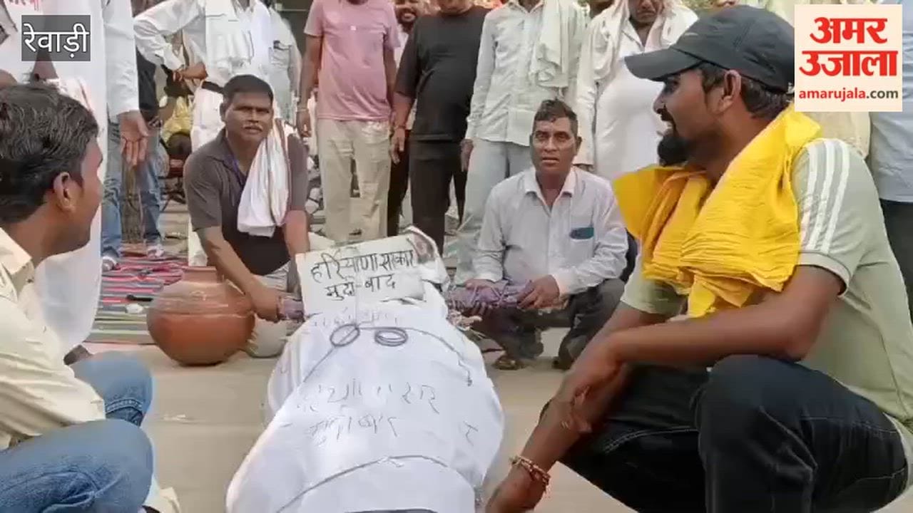 Rewari: Effigy of the government burned outside the Municipal Council office; warning issued to intensify the agitation if demands are not met.