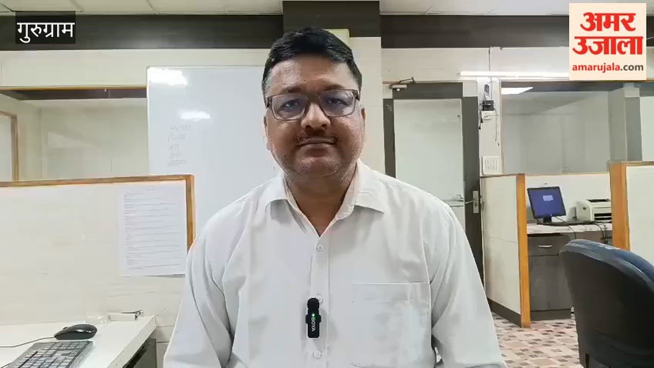 Municipal Corporation team which had arrived in Gurugram to catch stray animals was pelted with stones in presence of police