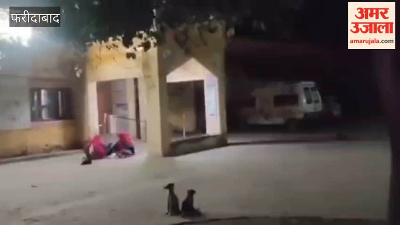 Dhauj PHC gate locked delivery took place outside