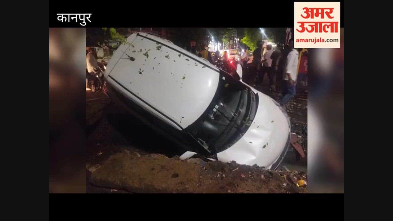 Kanpur: Car plunges into open drain; a young man and woman were on board