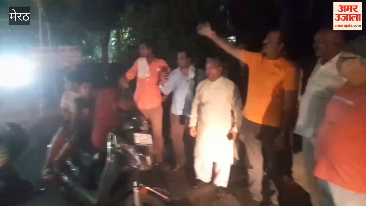 Tent set up for protest the night before the Meerut shutdown; police had curtains removed; heated exchange ensued.
