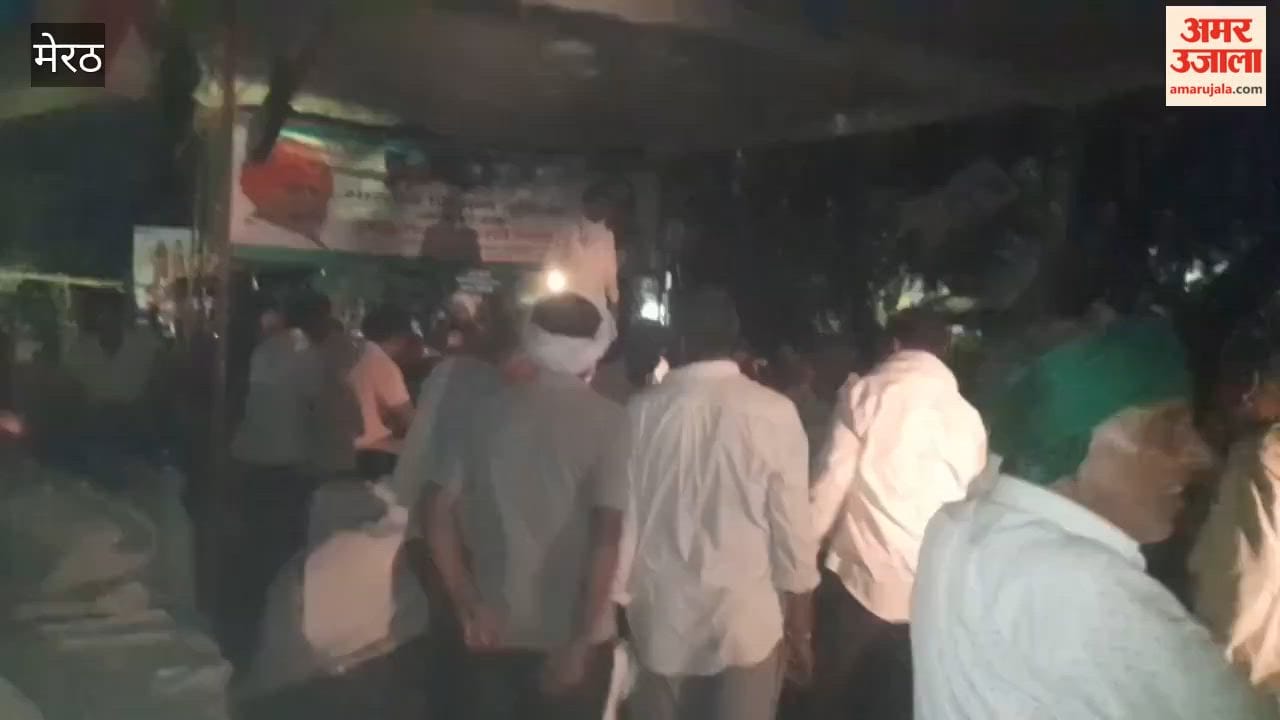 The talks between the farmers and the commissioner lasted for five hours, no consensus was reached, talks would take place again in the morning, the protest continued all night and Ragini