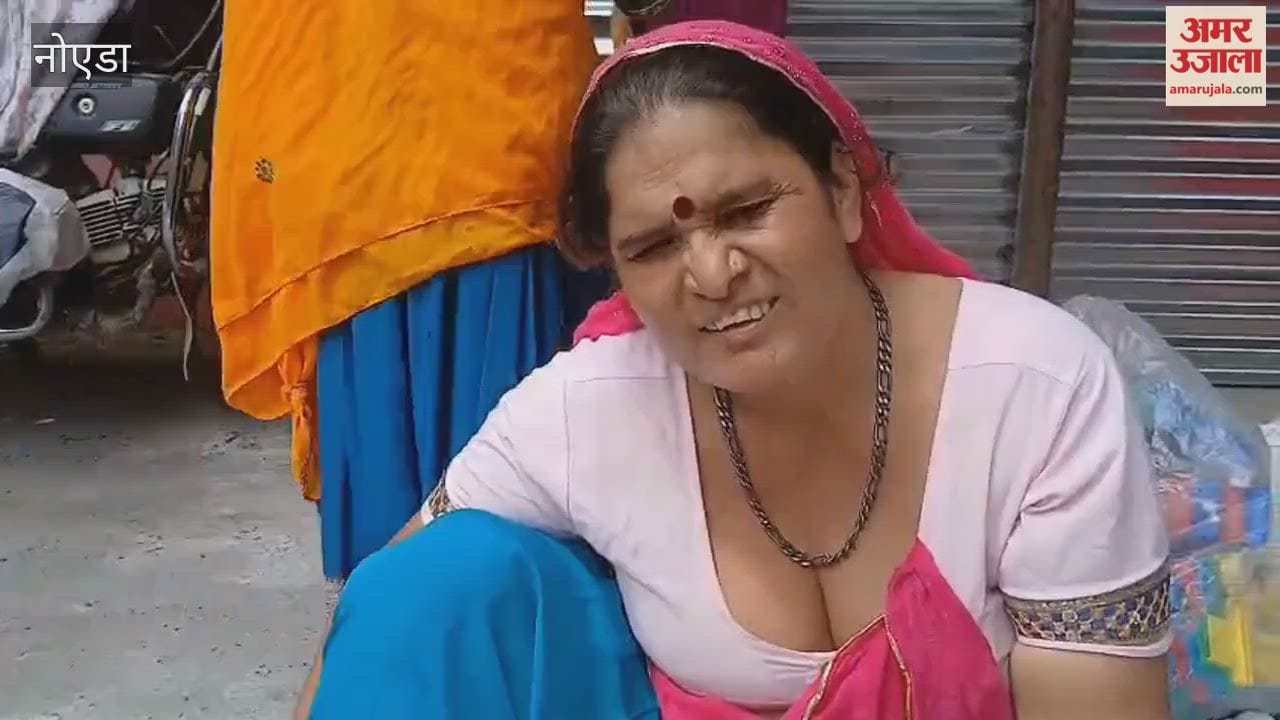 Jaipur henna adorns hands in Noida on Krishna Janmashtami