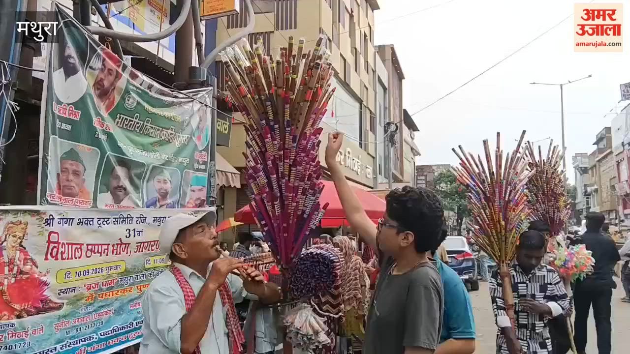 Pilibhit Artisans Bring Musical Charm to Mathura, Nawab Hussain Selling Flutes Here for 35 Years