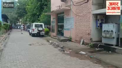 29th day of the sanitation workers' strike in Rohtak; locks put on all Municipal Corporation gates, garbage dumped outside.