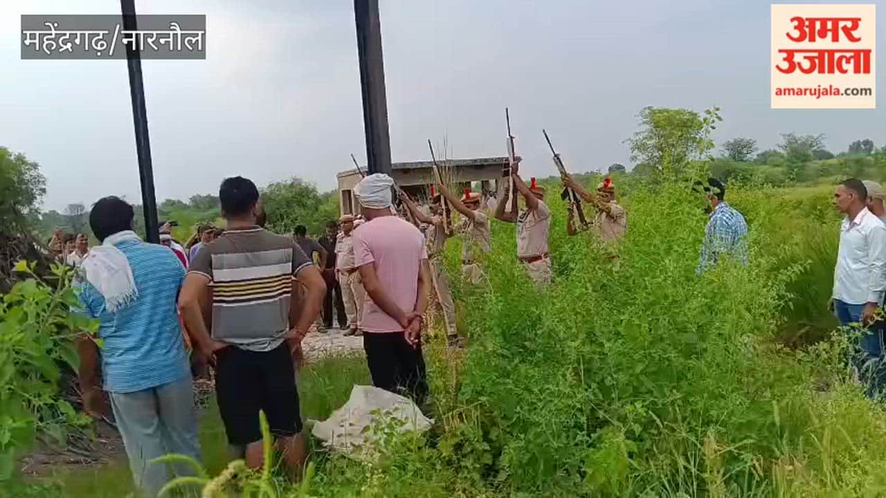Narnaul: Rajasthan Police Head Constable Dara Singh passes away; personnel bid him a final farewell with a salute.