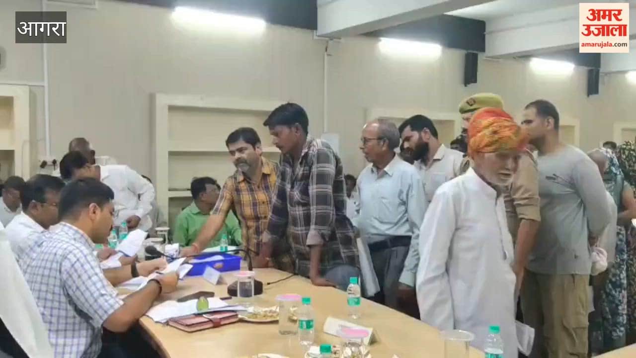 Massive Crowd of Complainants at Kheragarh Samadhan Diwas, Long Queue Outside Hall