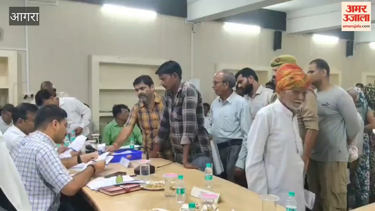 Massive Crowd of Complainants at Kheragarh Samadhan Diwas, Long Queue Outside Hall