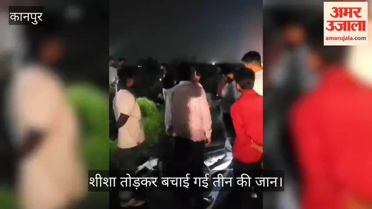 Kanpur Out of control car plunges into water filled ditch at the Shuklaganj barrage