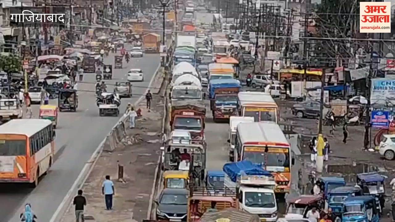 Rain in Ghaziabad submerged roads and caused massive traffic jams