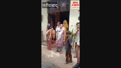 Residents of Faridabad Parvatiya Colony forced to step into filthy sewer water