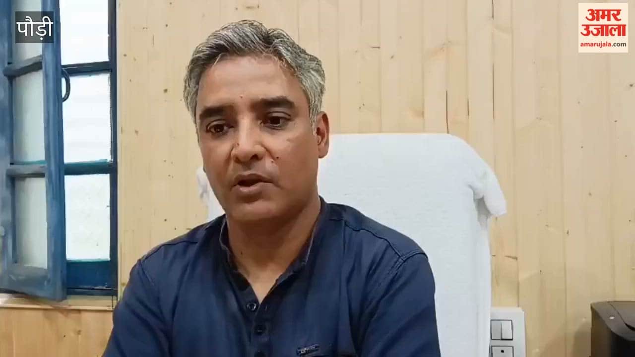 Pauri:बिना मान्यता चल रहे स्कूल पर कार्रवाई से भड़के अभिभावक, इस सत्र तक संचालन की मांग