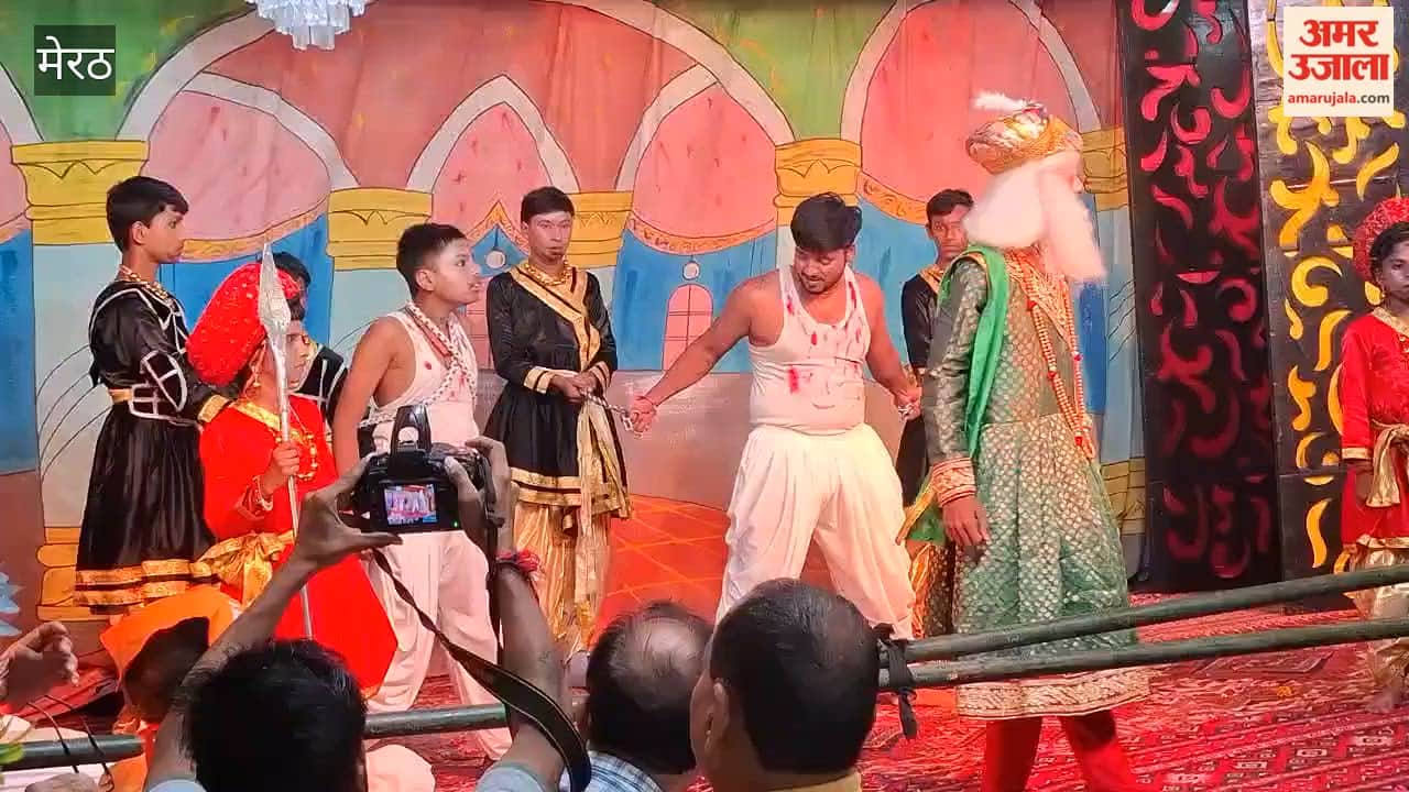 Child artists staged a play and received thunderous applause.