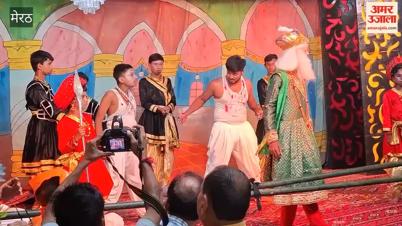 Child artists staged a play and received thunderous applause.