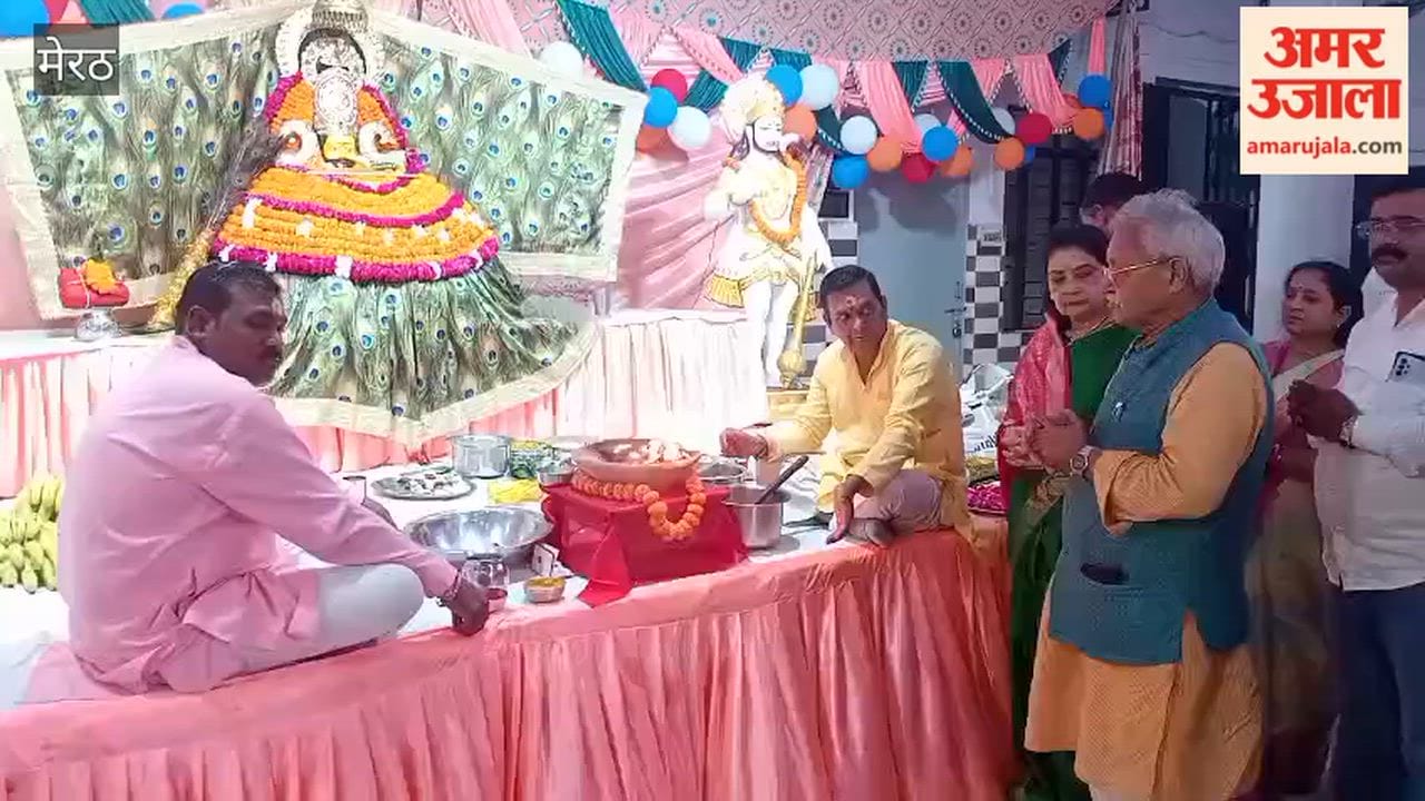 Khatu Shyam Bhajan evening held in Dharmeshwar temple, MP Dr. Laxmikant Vajpayee visited