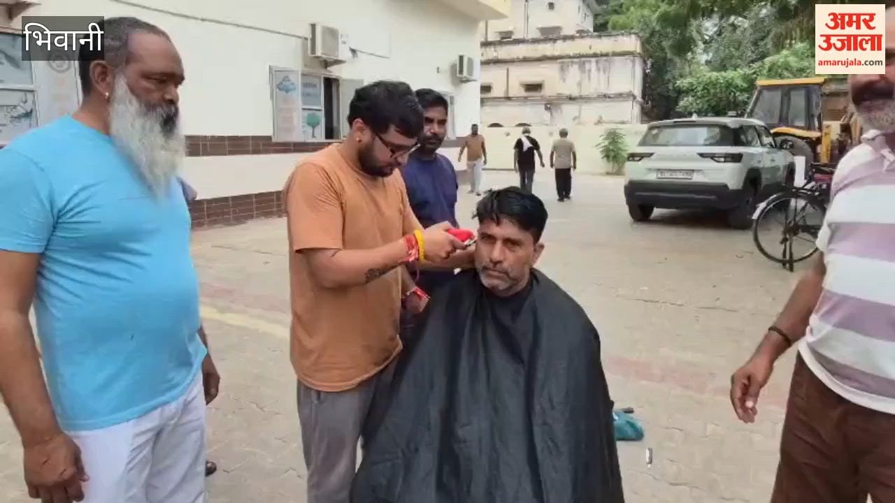 Striking Municipal Council employees in Bhiwani had their heads shaved; the strike has been ongoing for 30 consecutive days.