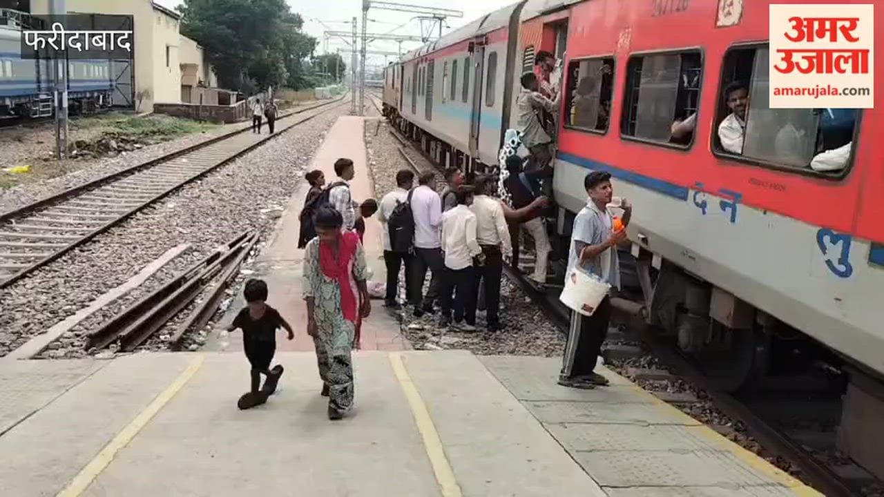Heavy rush on Jhelum Express at Faridabad station