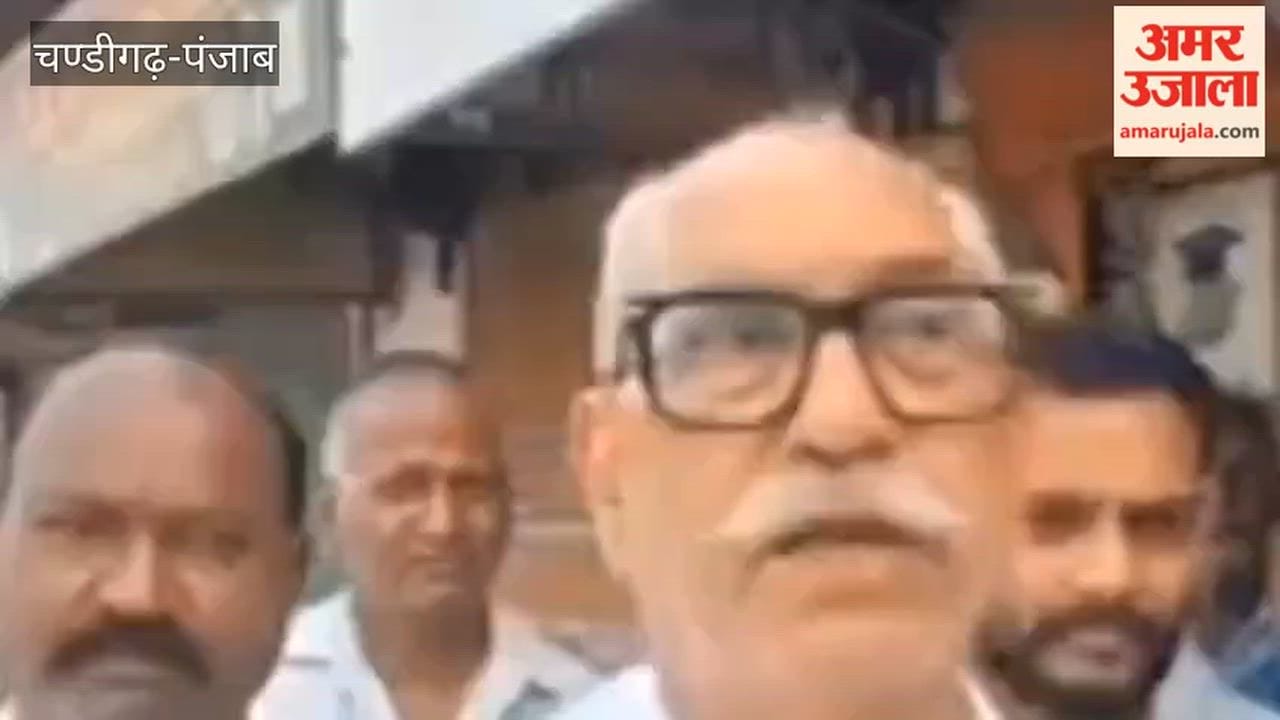 Cantonment Board officials arrived in Ferozepur Cantonment to demolish shops; shopkeepers protested by shutting down the market.