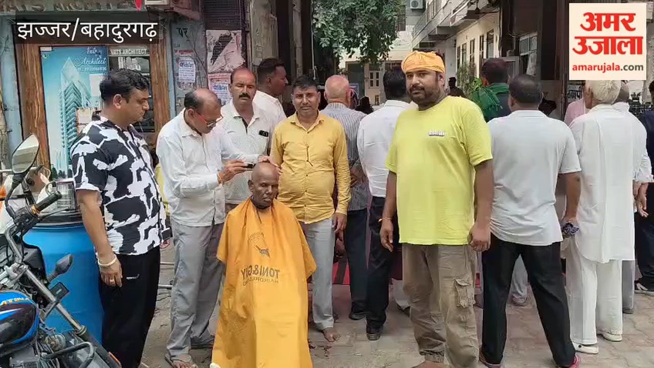 Bahadurgarh sanitation workers expressed their resentment against the government by shaving their heads.
