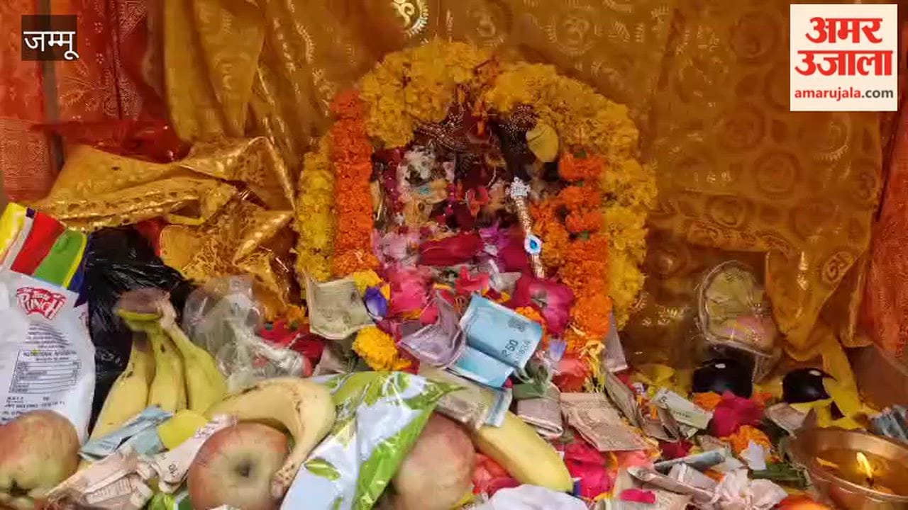 Janglot immersed in devotion to Lord Krishna