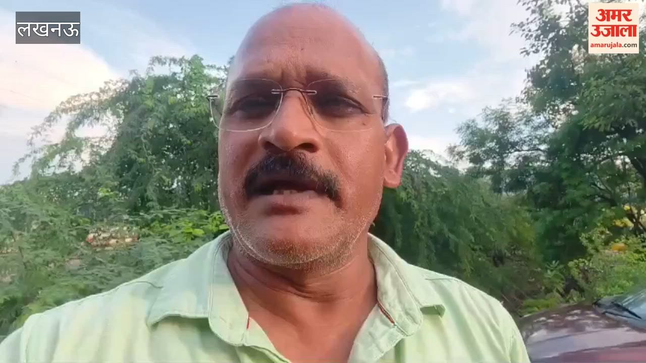 लखनऊ में कठवारा पंचायत के कूड़ा घर में मिला 7 फीट लंबा अजगर, ग्रामीणों ने किया रेस्क्यू