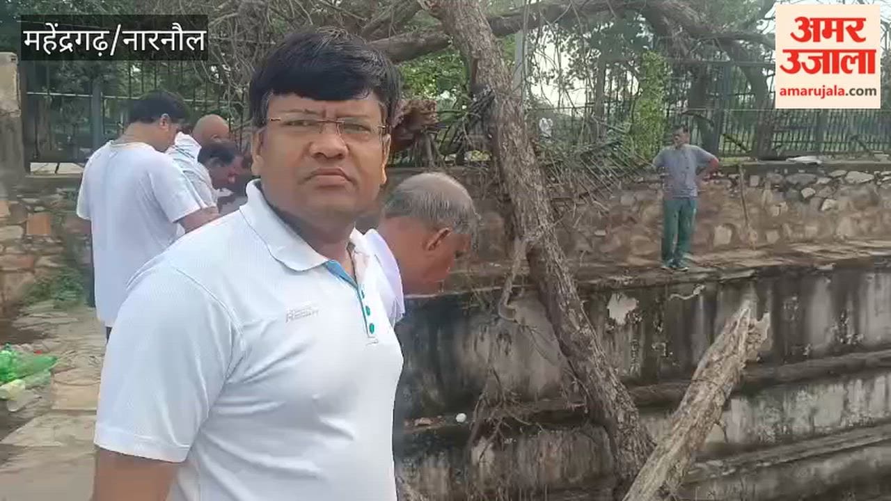 cleanliness drive was conducted at the Panchkui Pond of Jal Mahal in Narnaul; members of the Pratibha Vikas evam Jan Kalyan Manch carried out the cleaning work.