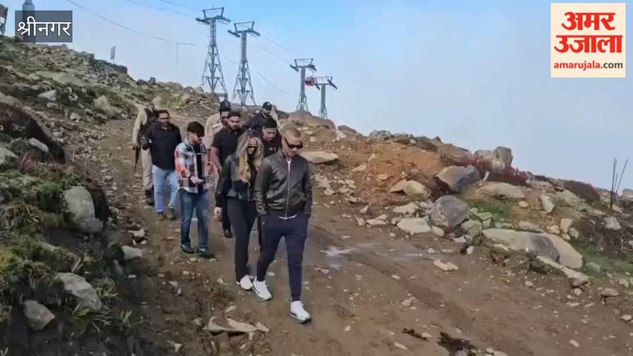 'Gabbar' arrives in Kashmir with his wife.