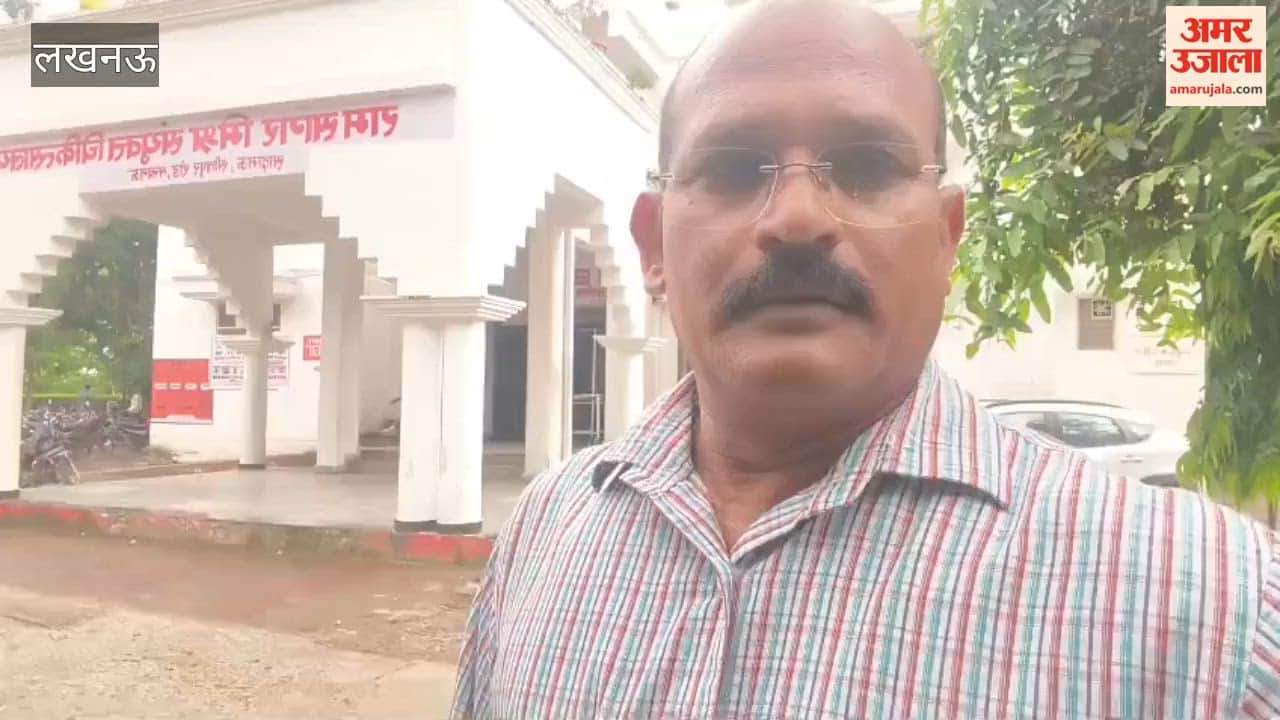 लखनऊ के इटौंजा में बढ़ा गोमती का पानी, चारा काटने गए सुजीत को सांप ने डसा