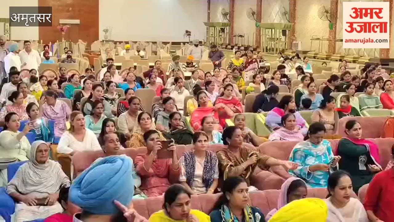 Around 400 'Sakhi's honored under the scheme for honoring mothers and daughters.