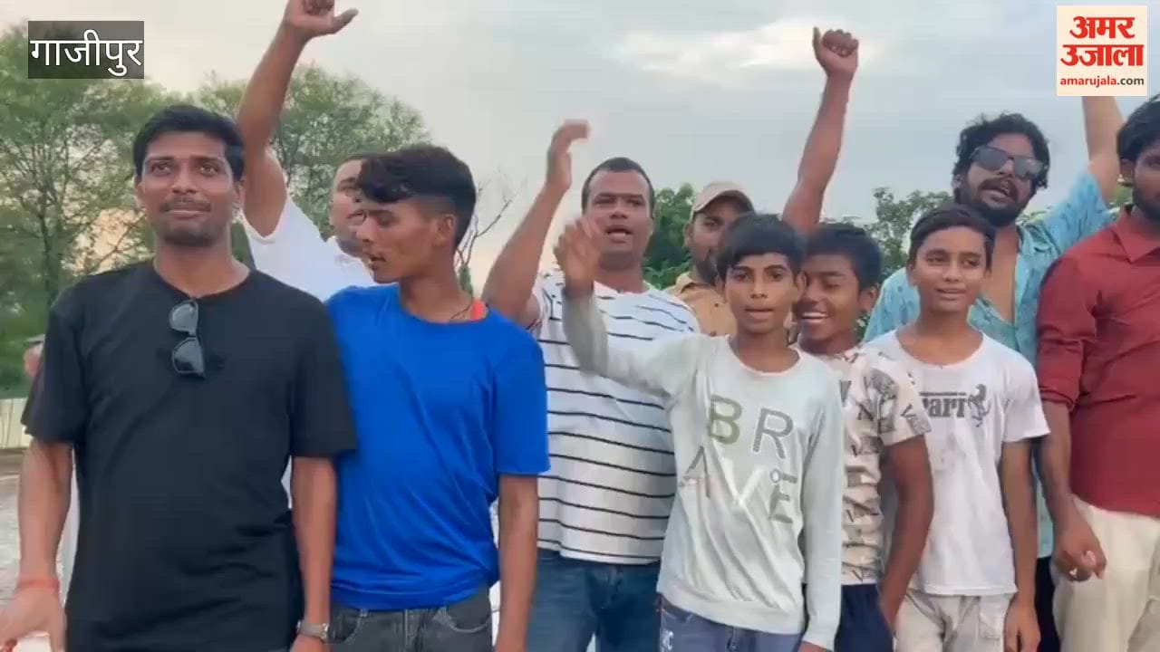 Sit-in protest at the station demanding halts for major trains