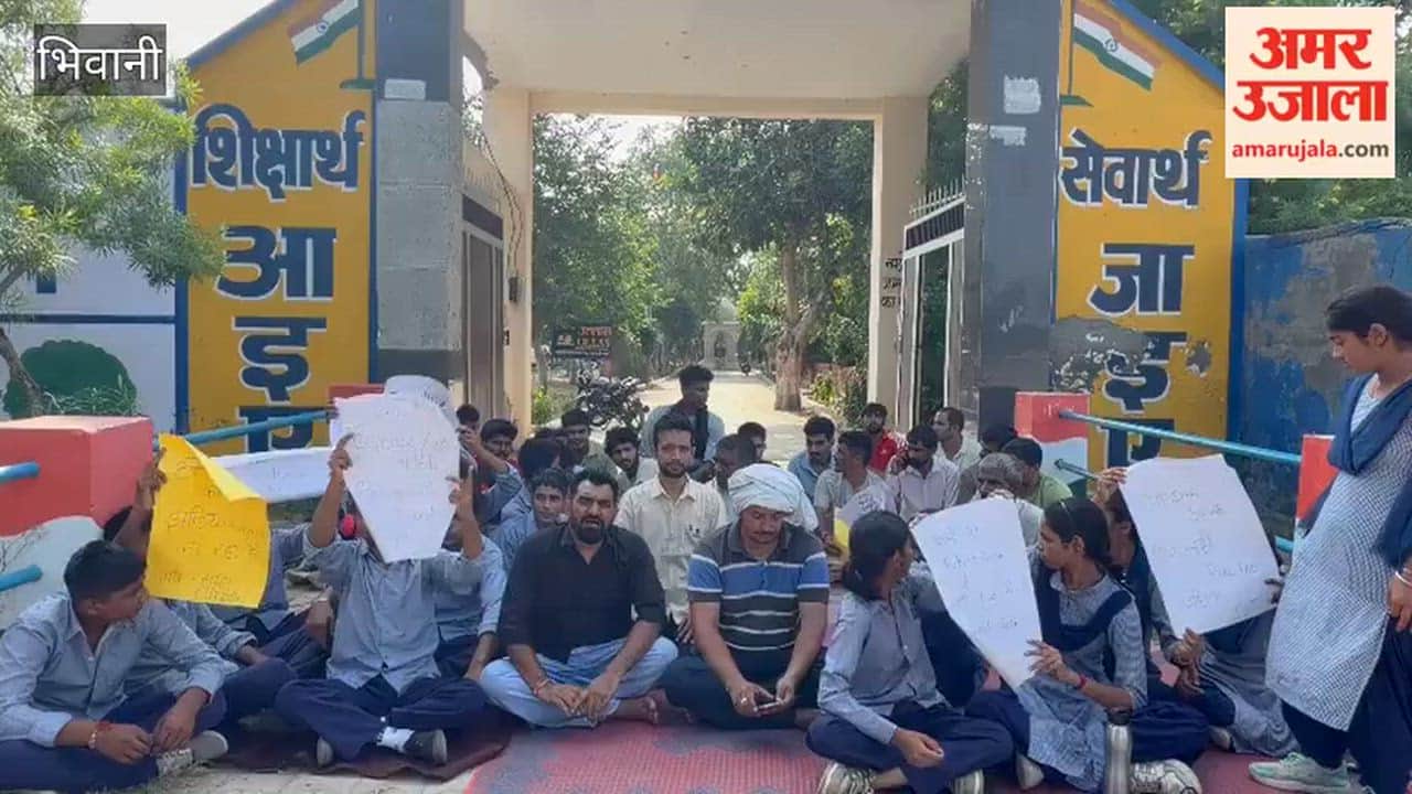 Students staged a protest at the gate of the government school in Sanga village, Bhiwani district.